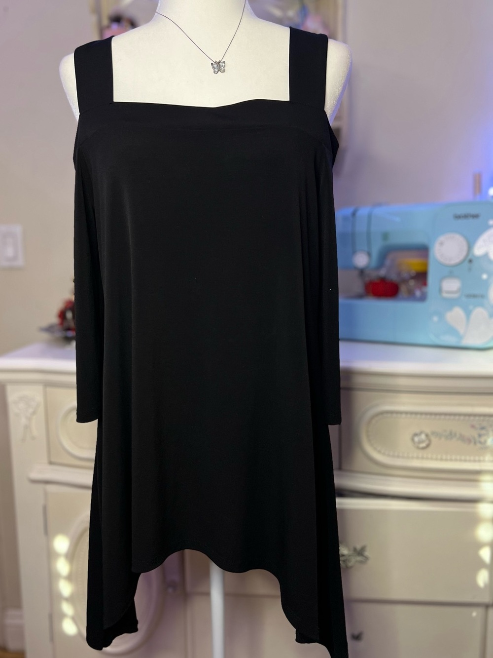 cha cha vente Black Asymmetrical Square-Neck Top
